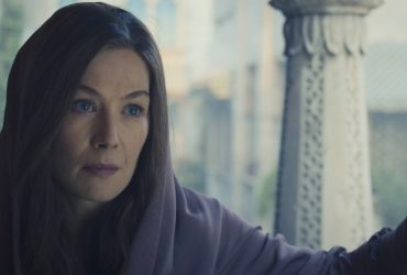 Är Moiraine och Siuan ett par i Säsong 3 av The Wheel of Time?