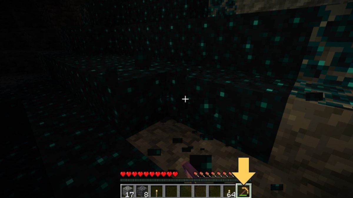 En gyllene pickax med ökad hållbarhet efter gruvdrift med den lagande förtrollningen i Minecraft