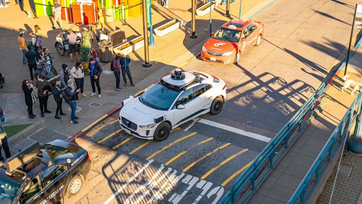 Waymo Robotaxi träffar barn: NHTSA utreder