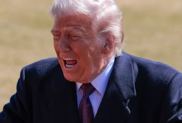 Trump säger att USA bryter med Anthropic på grund av vägran att släppa AI-skydd